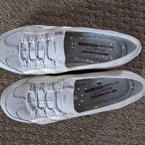 Skechers Relaxed FIT Air Cooled Memory Foam Sneakers, Size 9 NWOT